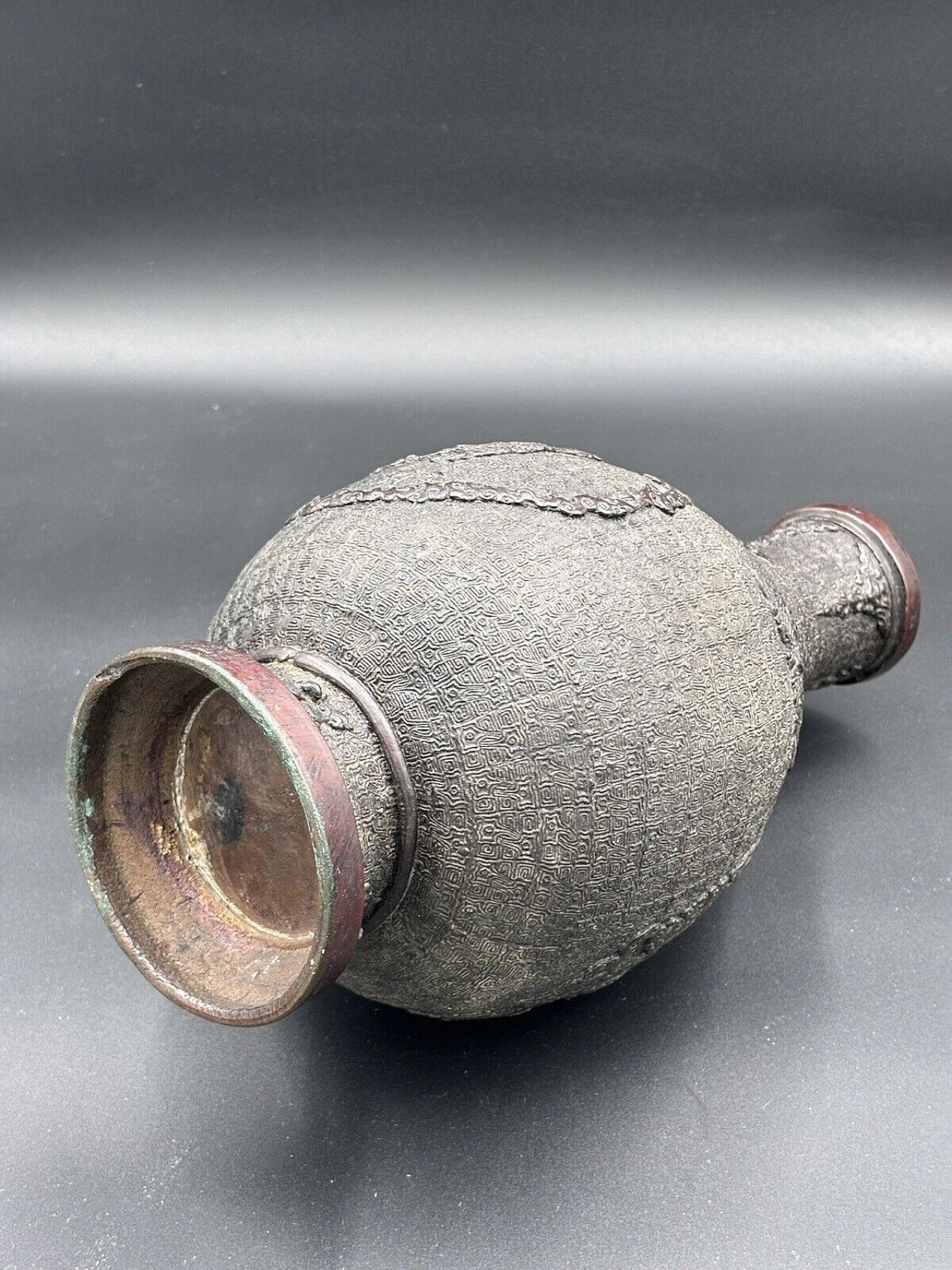Vaso cinese dinastia Ming in bronzo sbalzato, '400 9