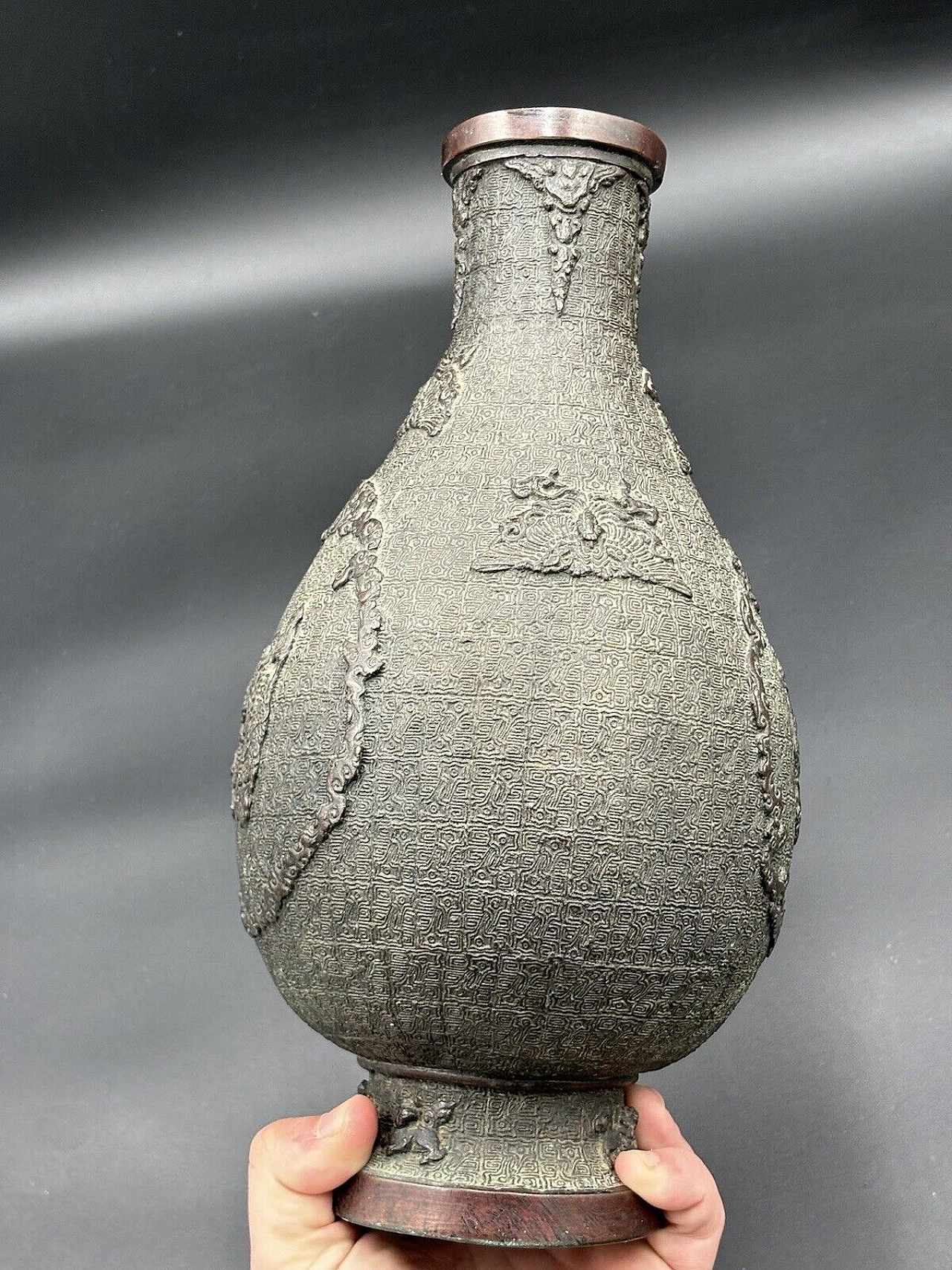 Vaso cinese dinastia Ming in bronzo sbalzato, '400 11