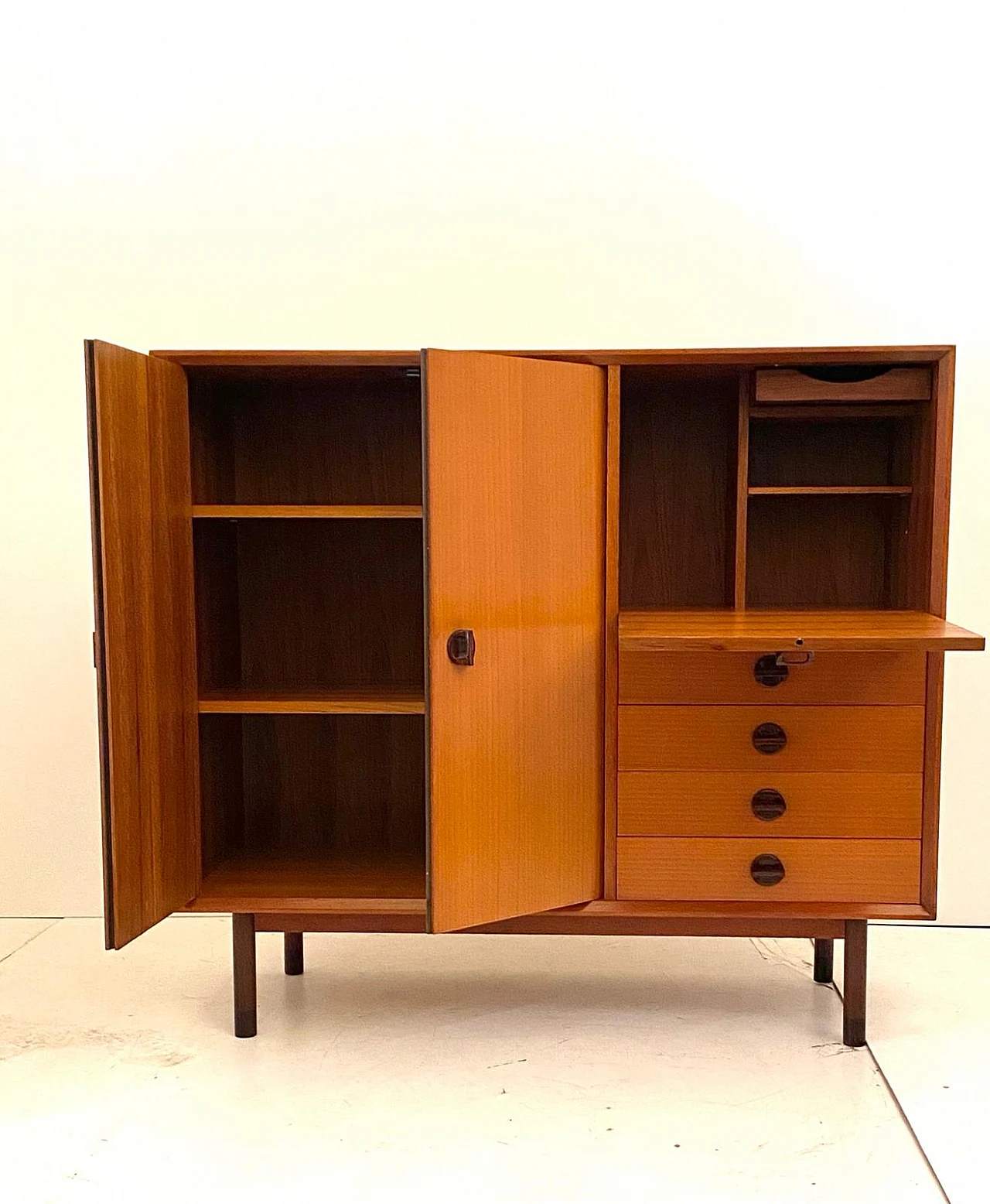 Credenza in faggio di George Coslin per FARAM, anni '60 1