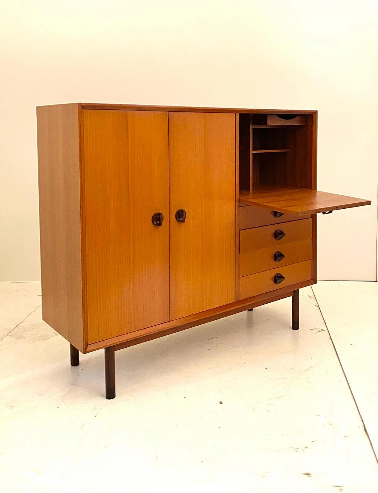 Credenza in faggio di George Coslin per FARAM, anni '60 3