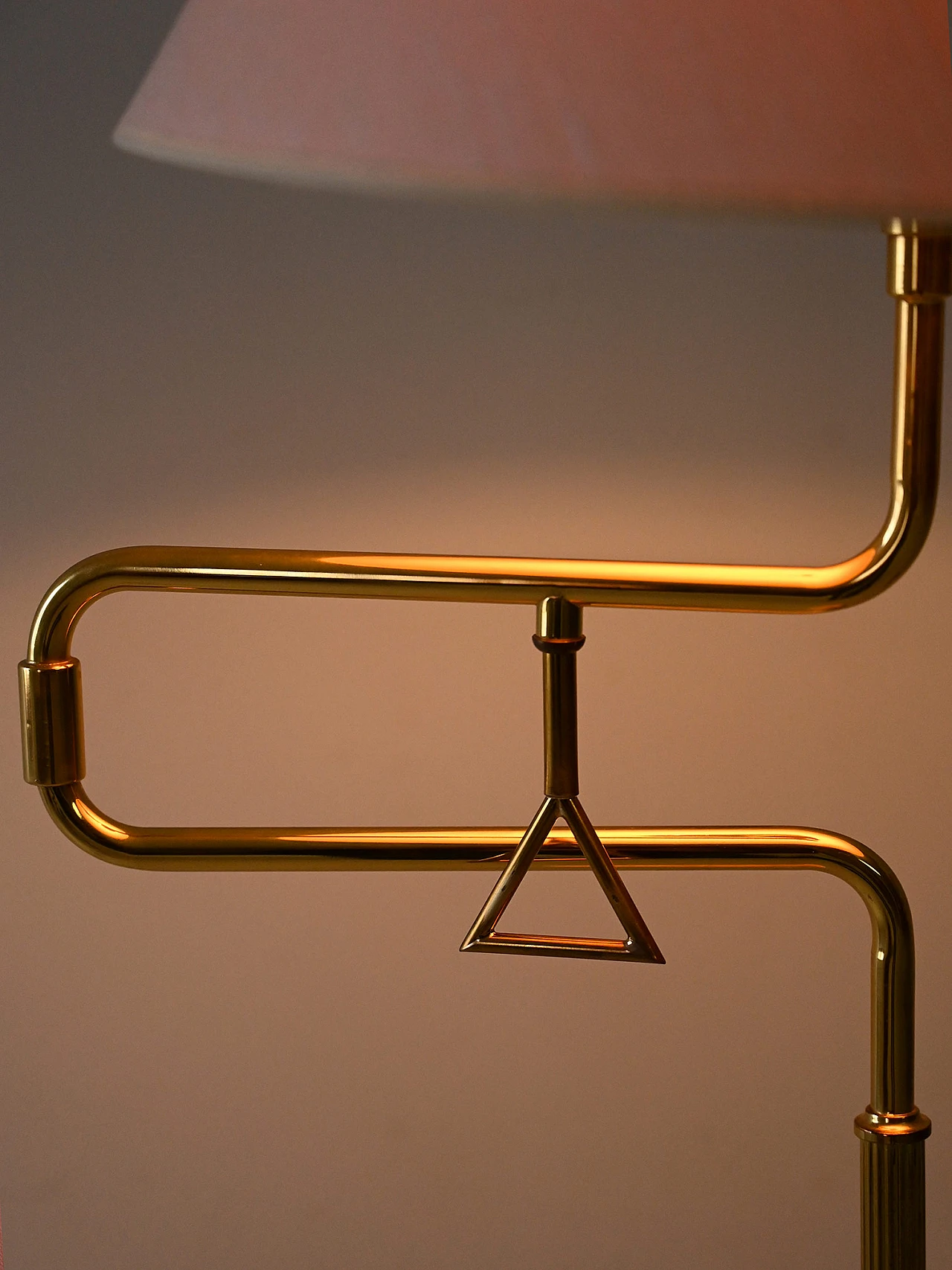 Coppia di lampade da terra scandinave in metallo dorato, anni '60 14