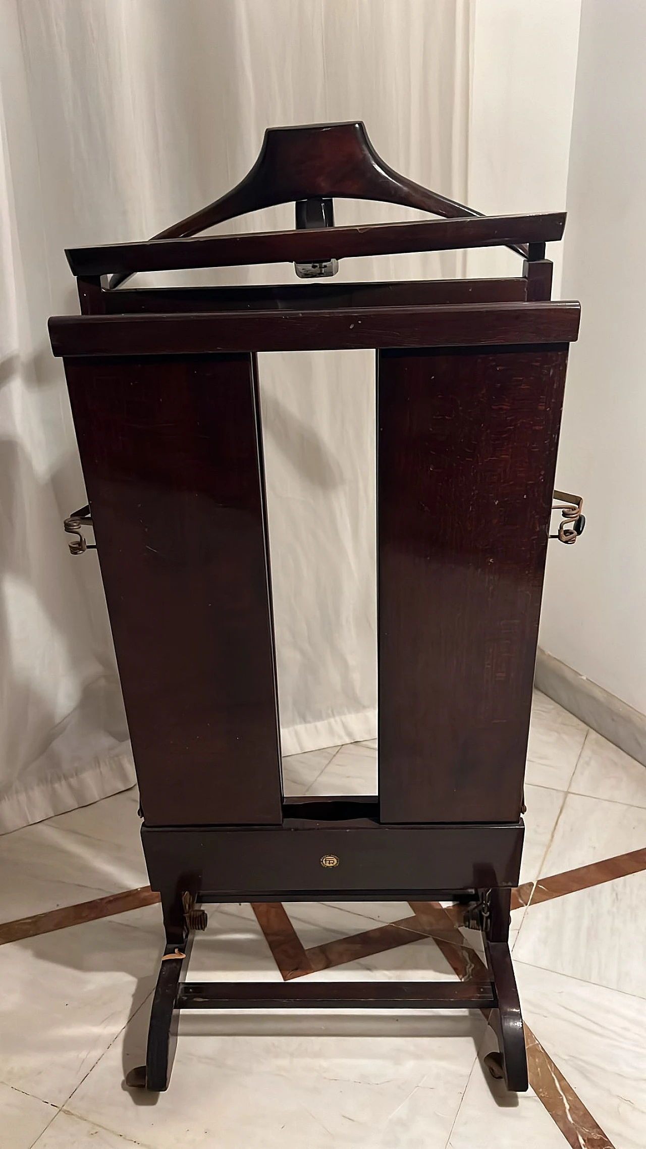 Servomuto in noce e ottone attribuito a Fratelli Reguitti, anni '70 4