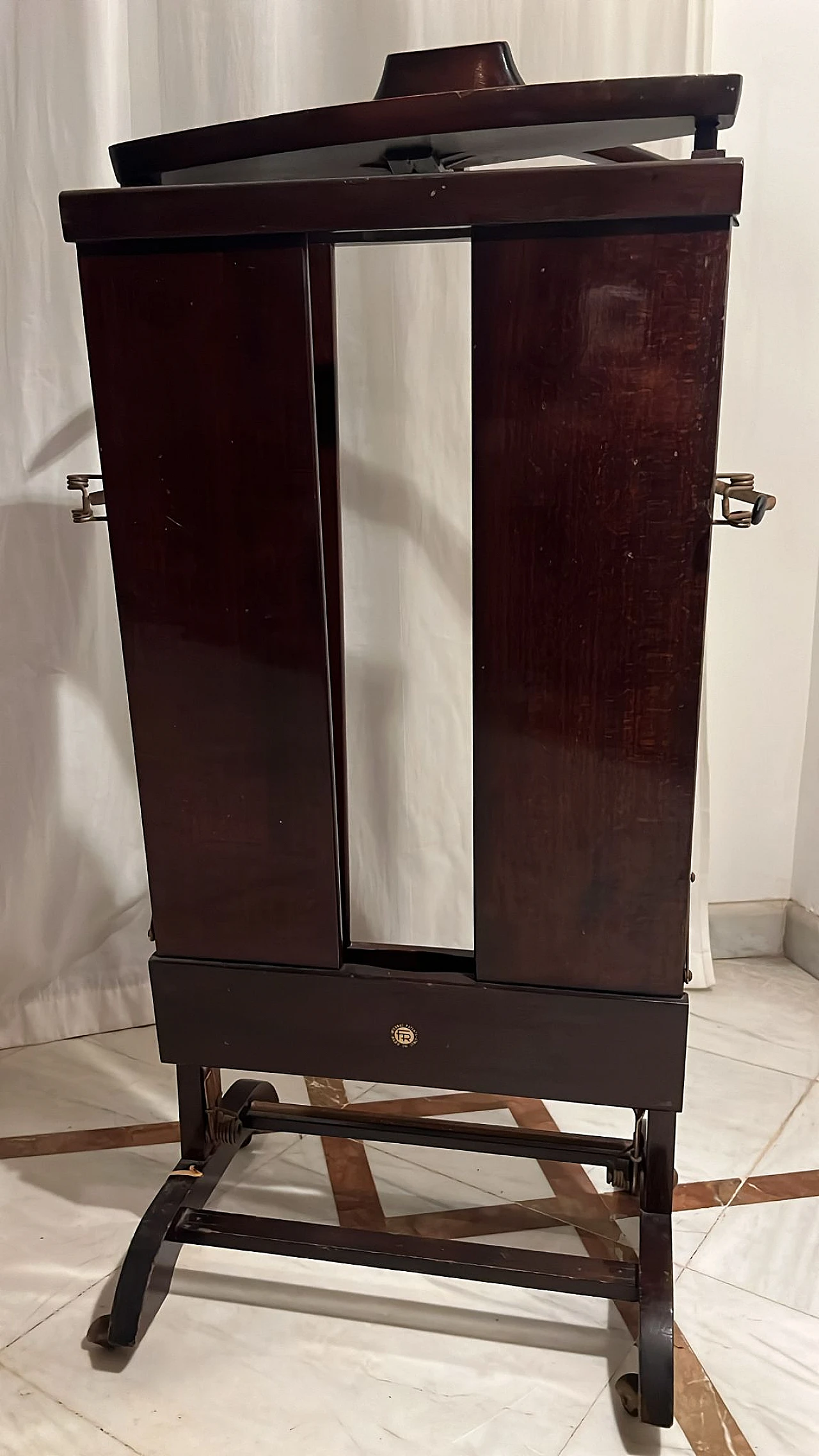 Servomuto in noce e ottone attribuito a Fratelli Reguitti, anni '70 5