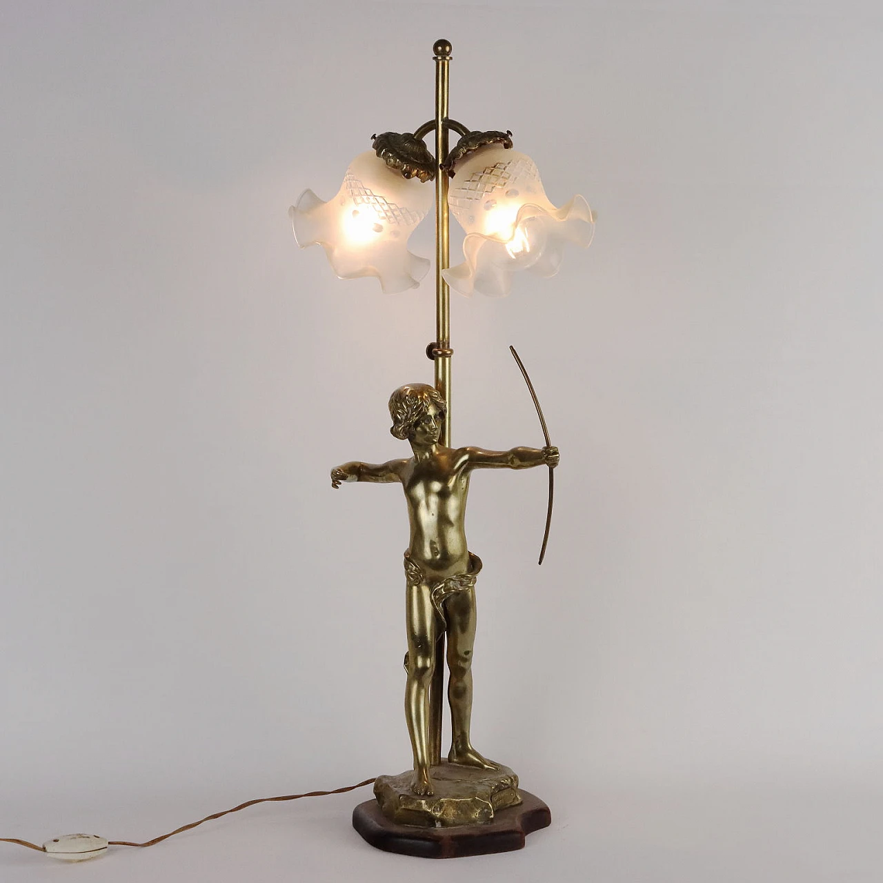 Lampada a tavolo con scultura in bronzo e paralumi in vetro di Scotte 1
