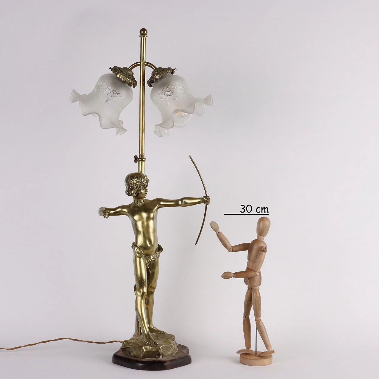 Lampada a tavolo con scultura in bronzo e paralumi in vetro di Scotte 2
