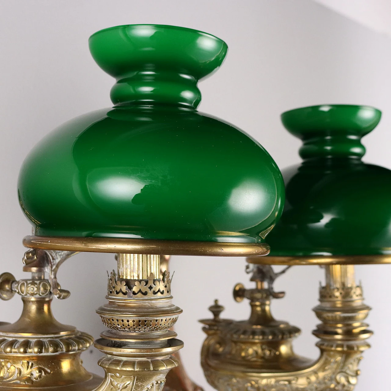 Pair of wall oil lamps in green glass by Wild & Wessel, 19th century 5