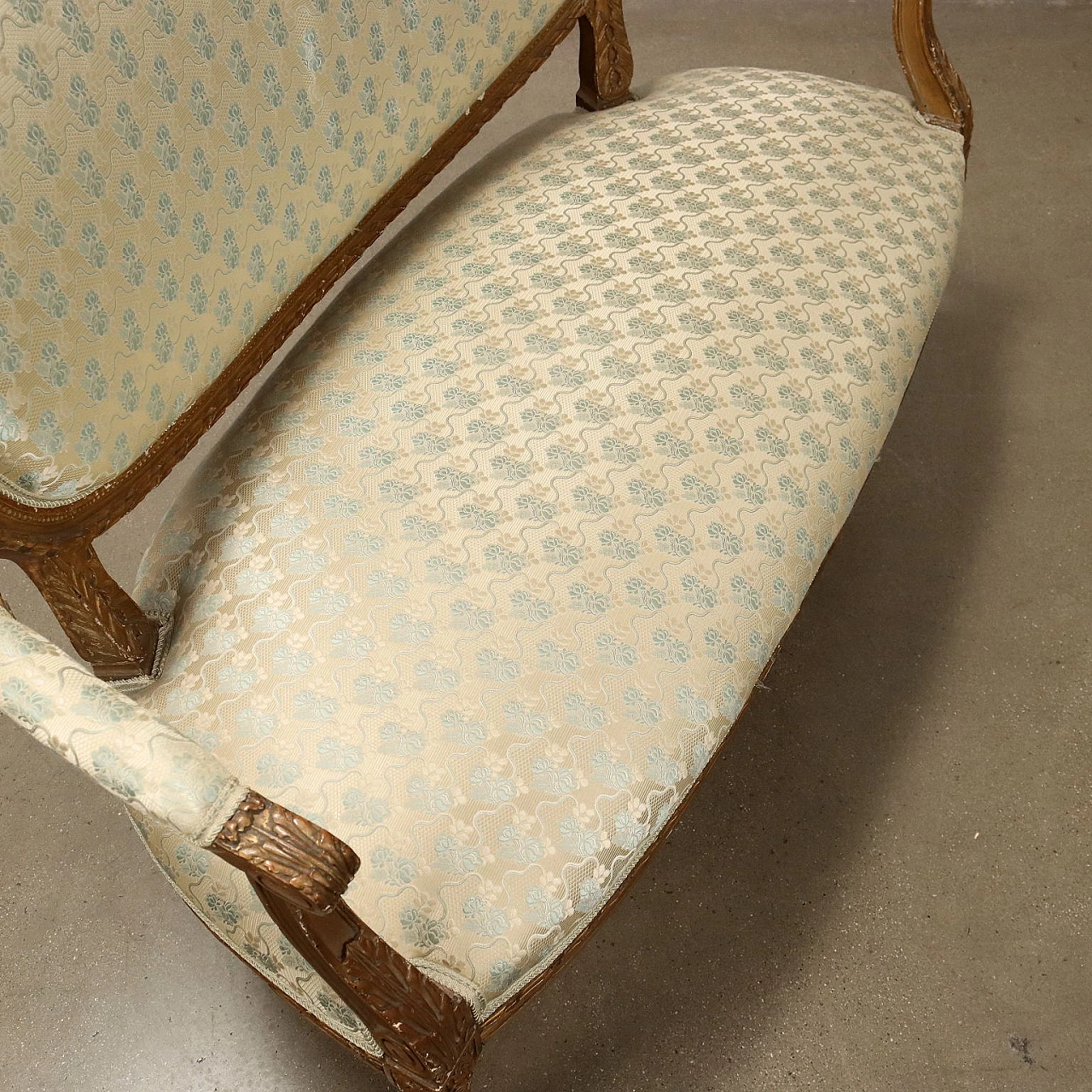 Coppia di sedie e un divano in legno intagliato & dorato, '800 9