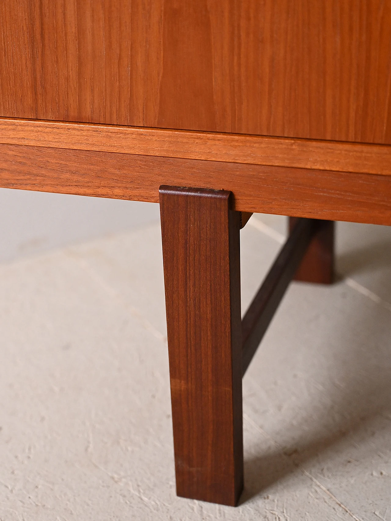 Credenza scandinava in teak con cassetti e ante, anni '60 10