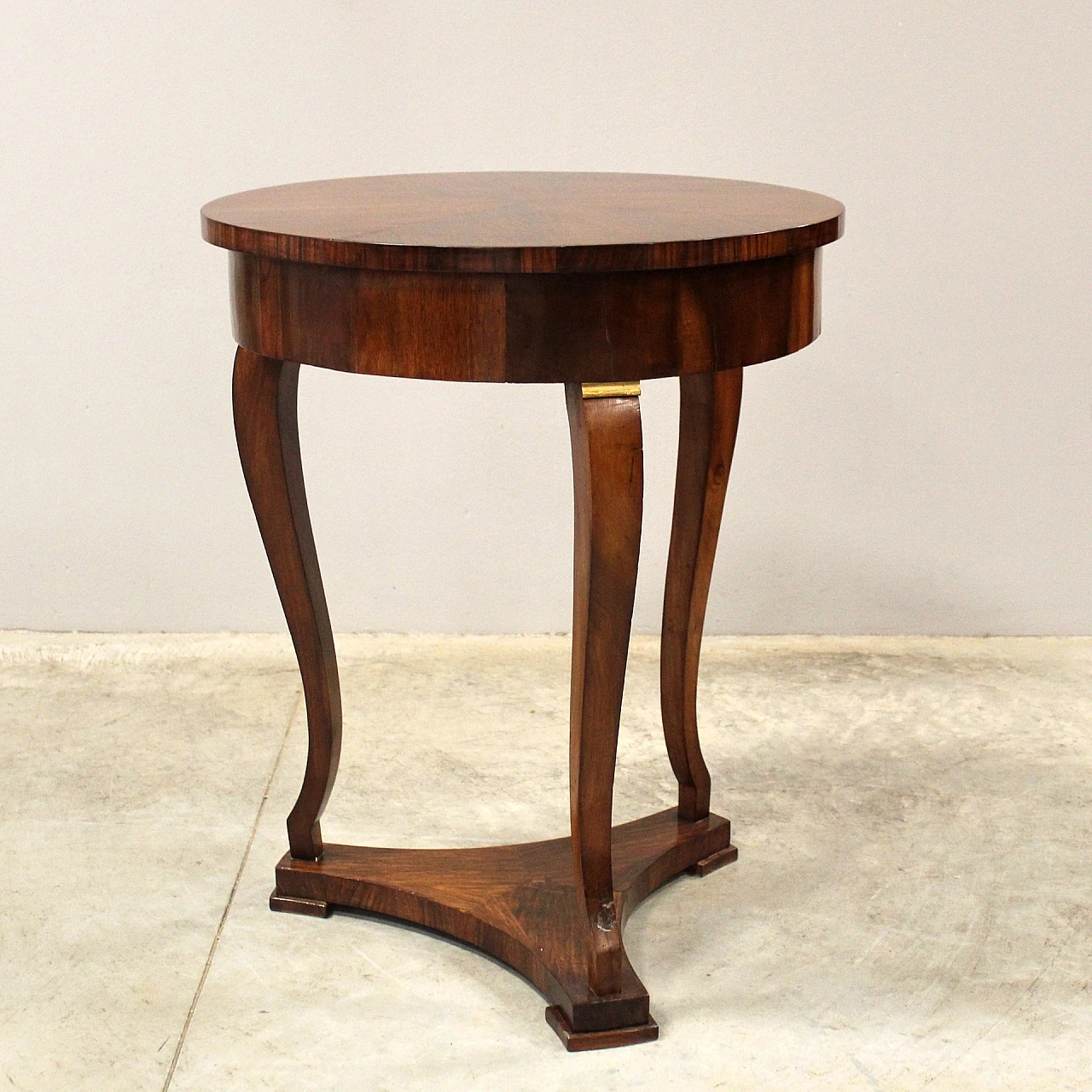 Charles X round walnut coffee table with drawer, 19th century 7