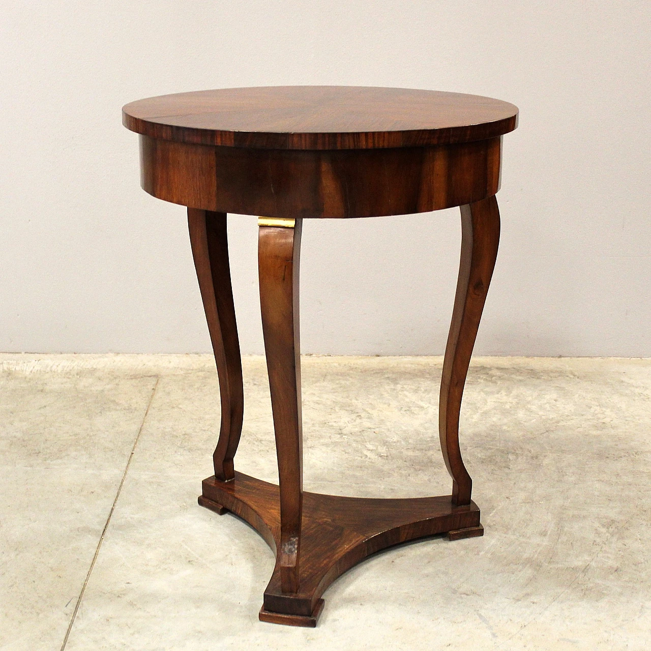 Charles X round walnut coffee table with drawer, 19th century 8