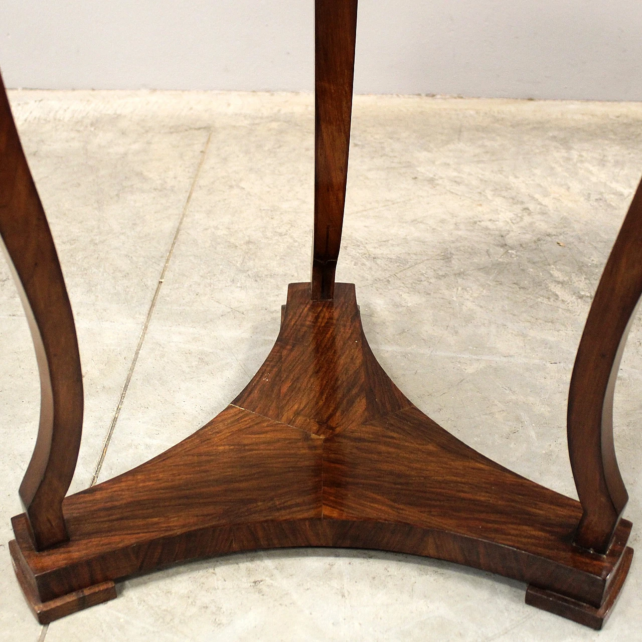 Charles X round walnut coffee table with drawer, 19th century 9