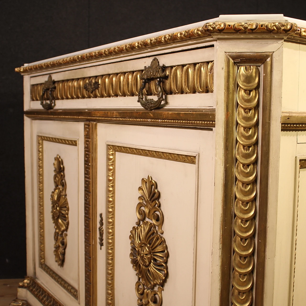 Umbertina lacquered and gilded wood chest of drawers, 19th century 9