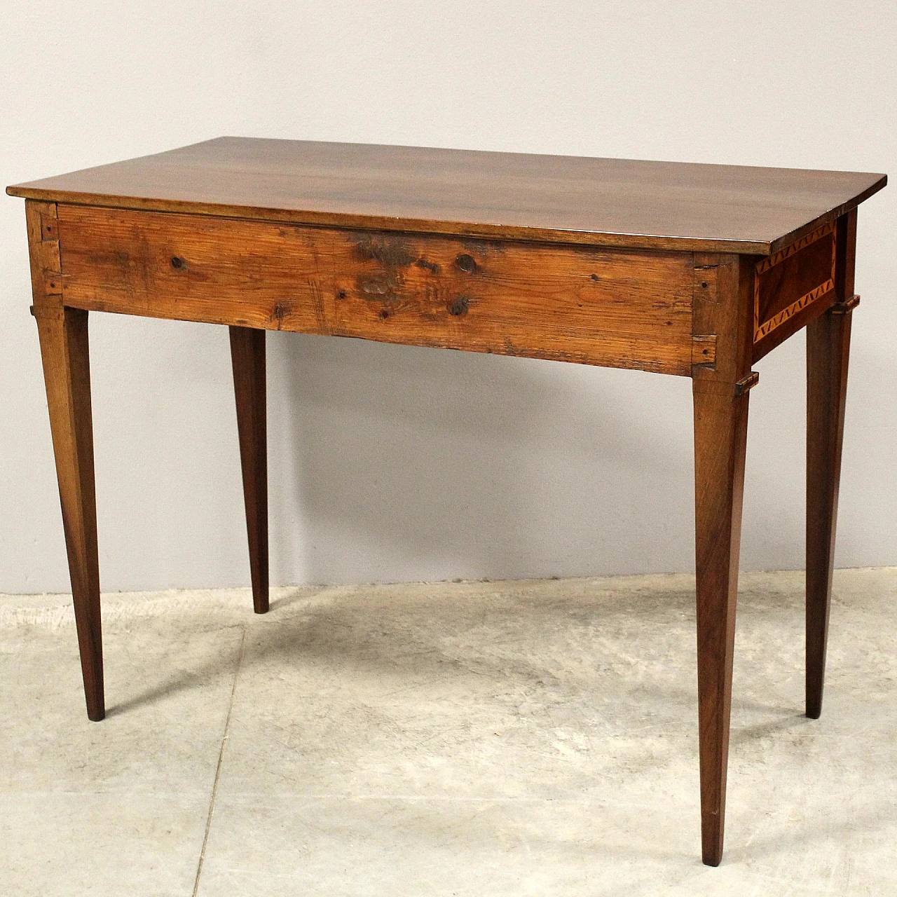 Louis XVI inlaid walnut writing desk with drawer, 18th century 3