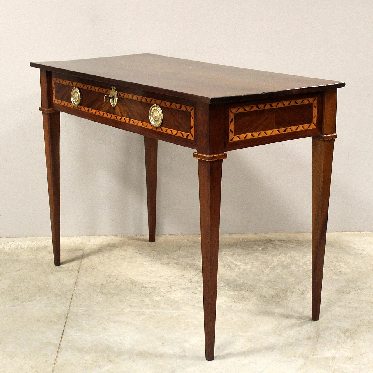 Louis XVI inlaid walnut writing desk with drawer, 18th century 5
