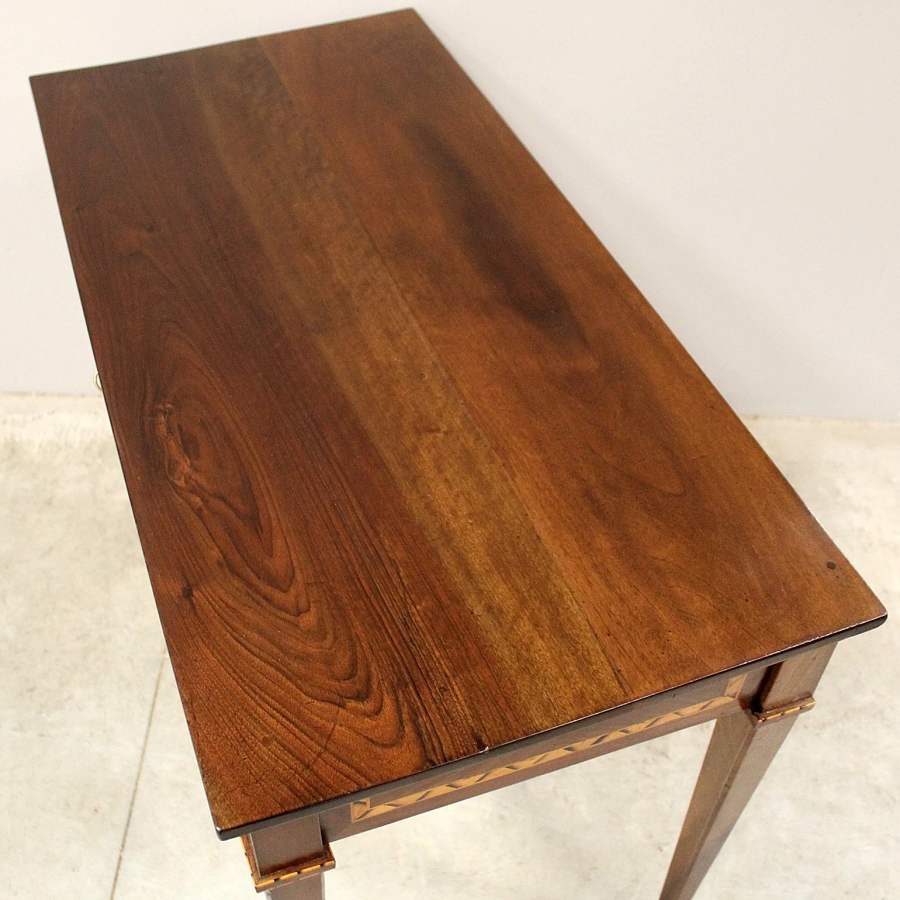 Louis XVI inlaid walnut writing desk with drawer, 18th century 8