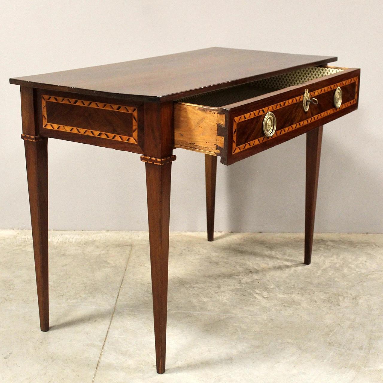 Louis XVI inlaid walnut writing desk with drawer, 18th century 9