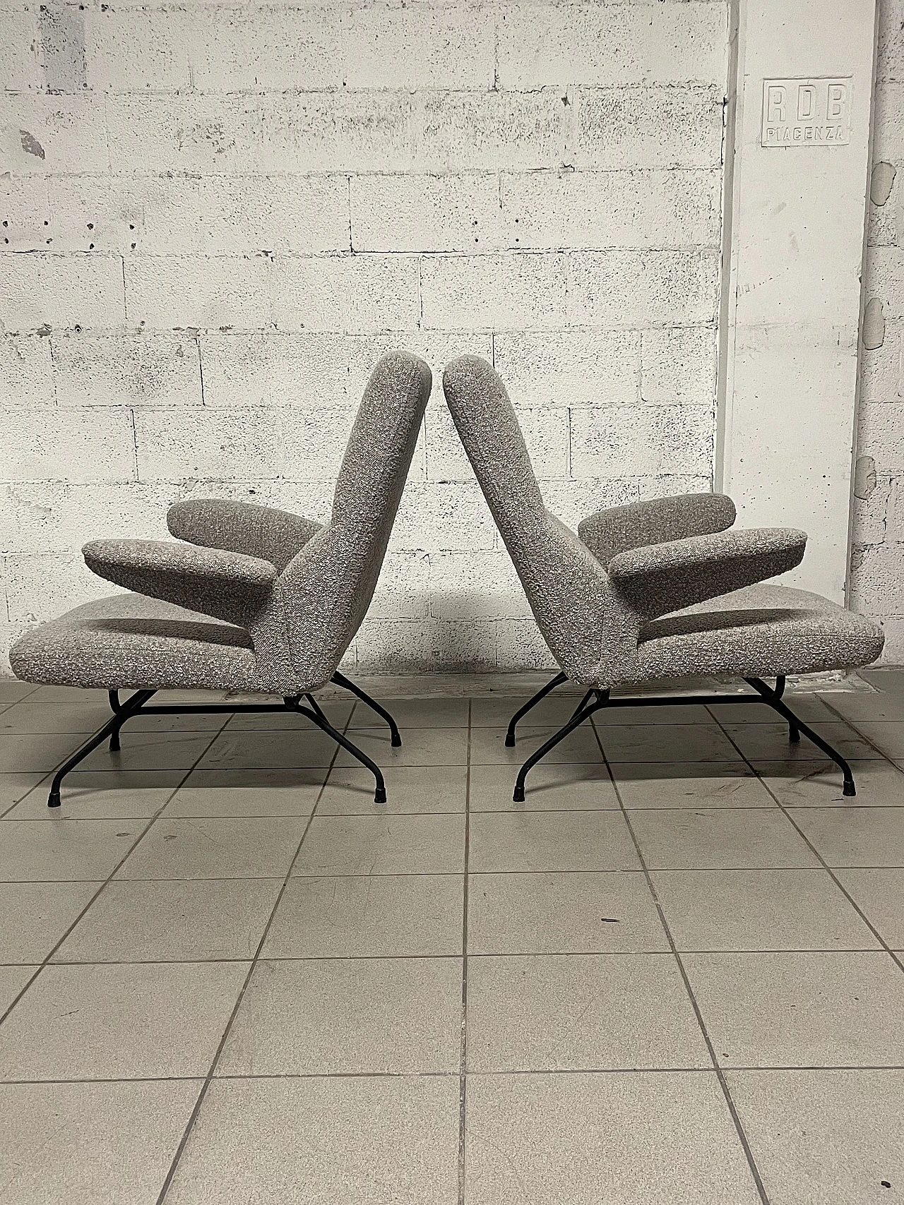 Coppia di poltrone in ferro e tessuto di Rochester, anni '50 18