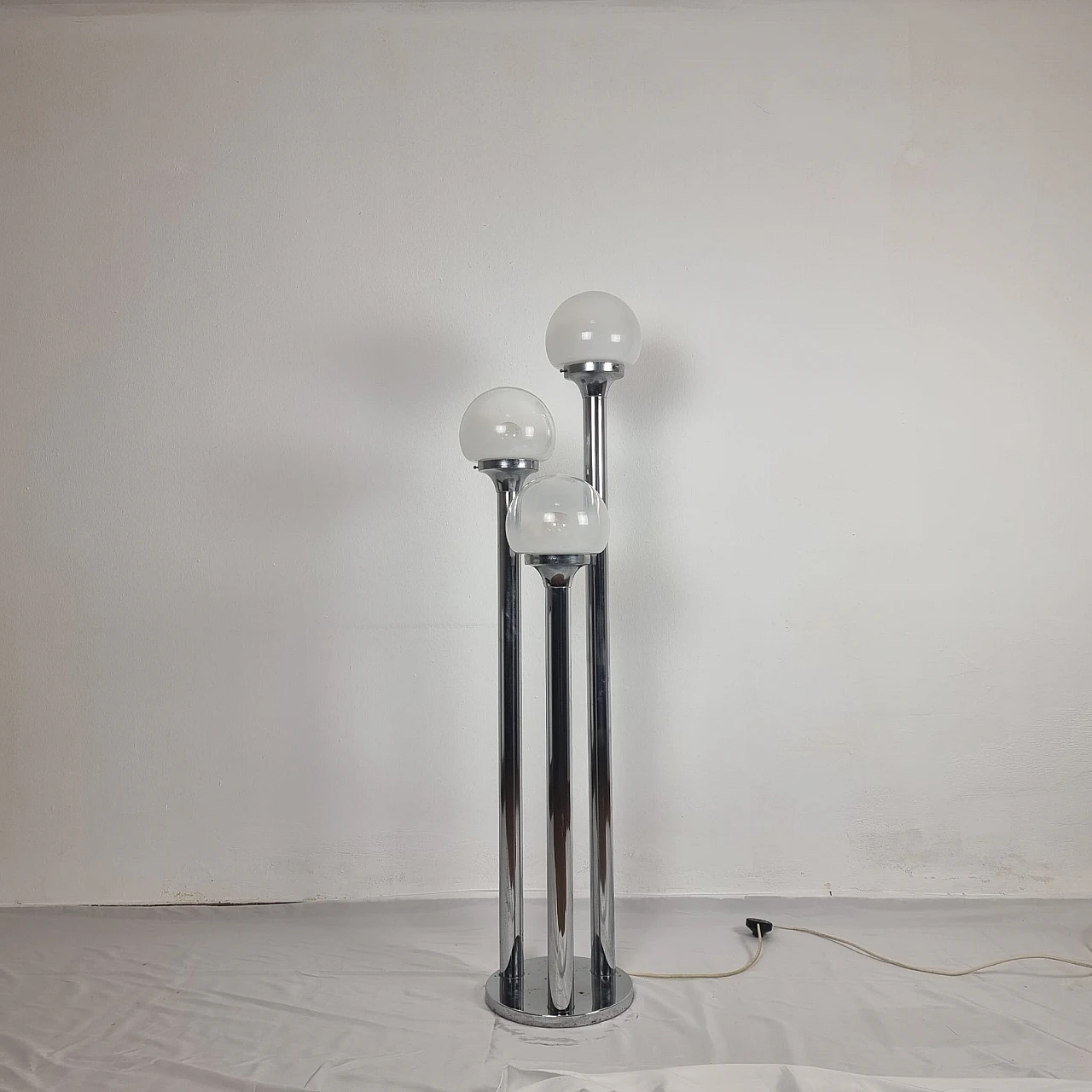 Metal and glass floor lamp attributed to Mazzega, 1970s 7