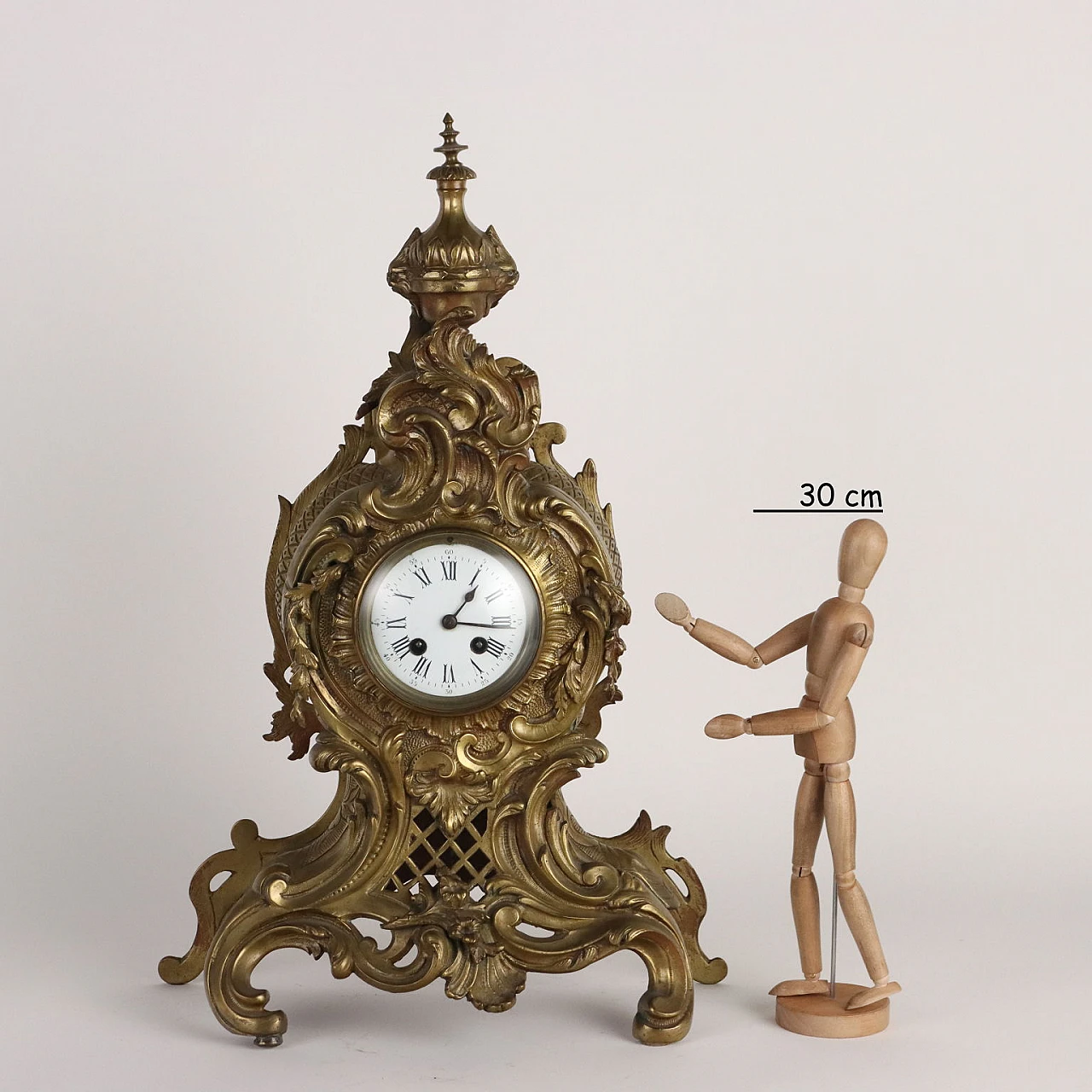 Orologio da appoggio in bronzo dorato con motivi fogliacei, '800 2