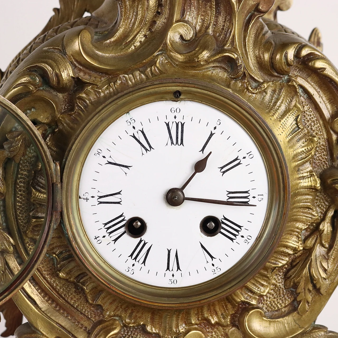 Gilt bronze stand clock with leaf motifs, 19th century 4