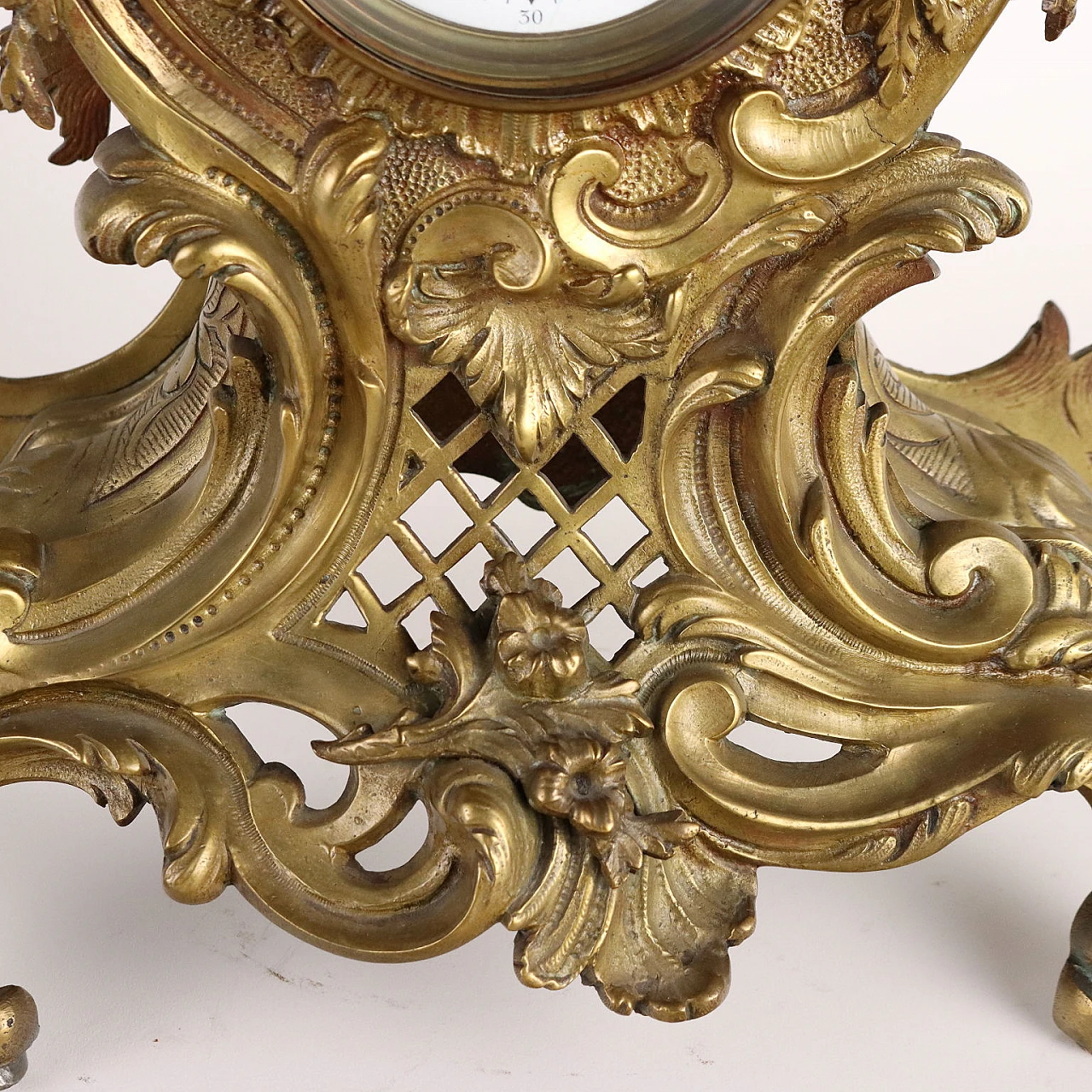 Gilt bronze stand clock with leaf motifs, 19th century 5