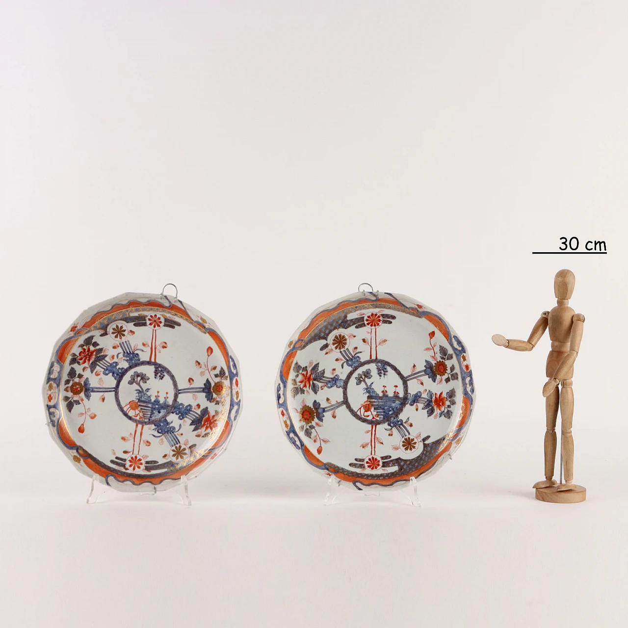 Pair of polychrome enamel porcelain plates & chinoiserie decoration 2