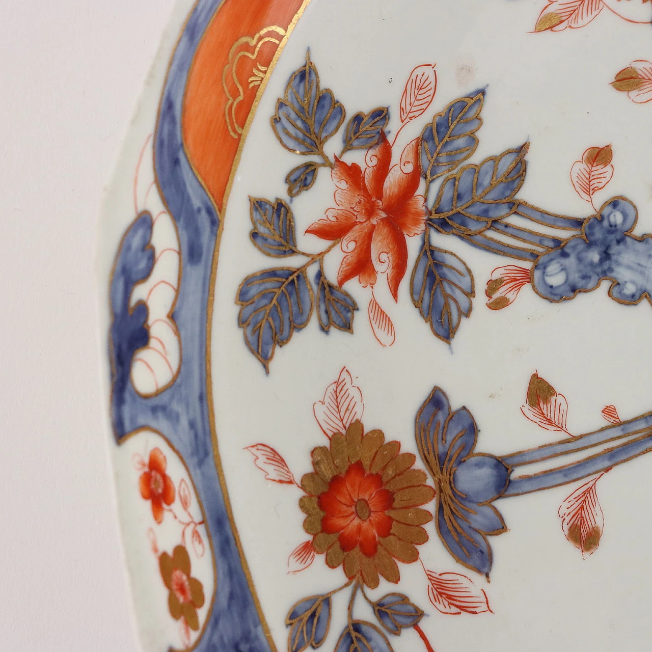 Pair of polychrome enamel porcelain plates & chinoiserie decoration 5