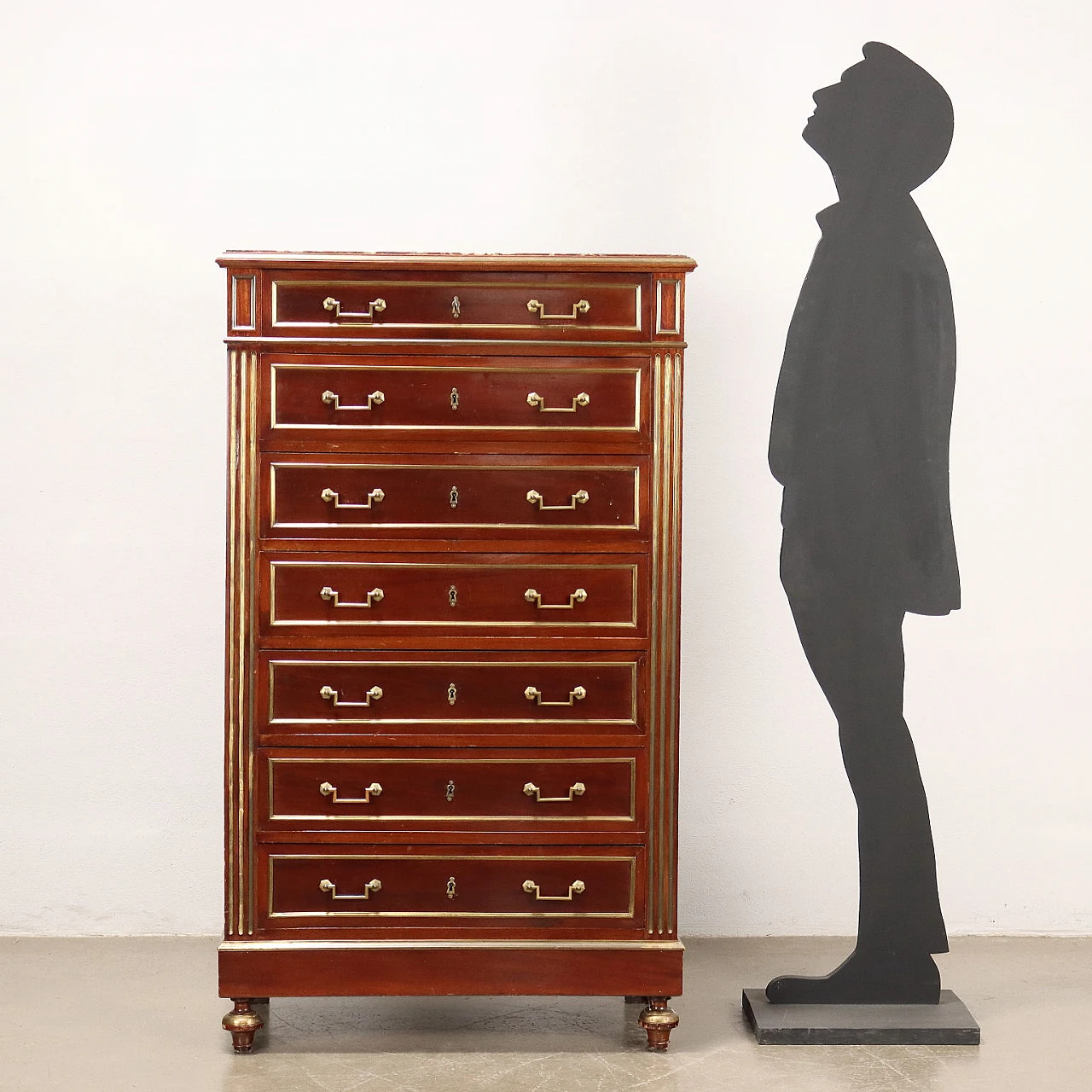 Mahogany dresser with marble top & gold plate profiling 2