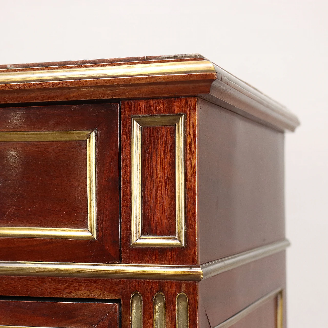 Mahogany dresser with marble top & gold plate profiling 3