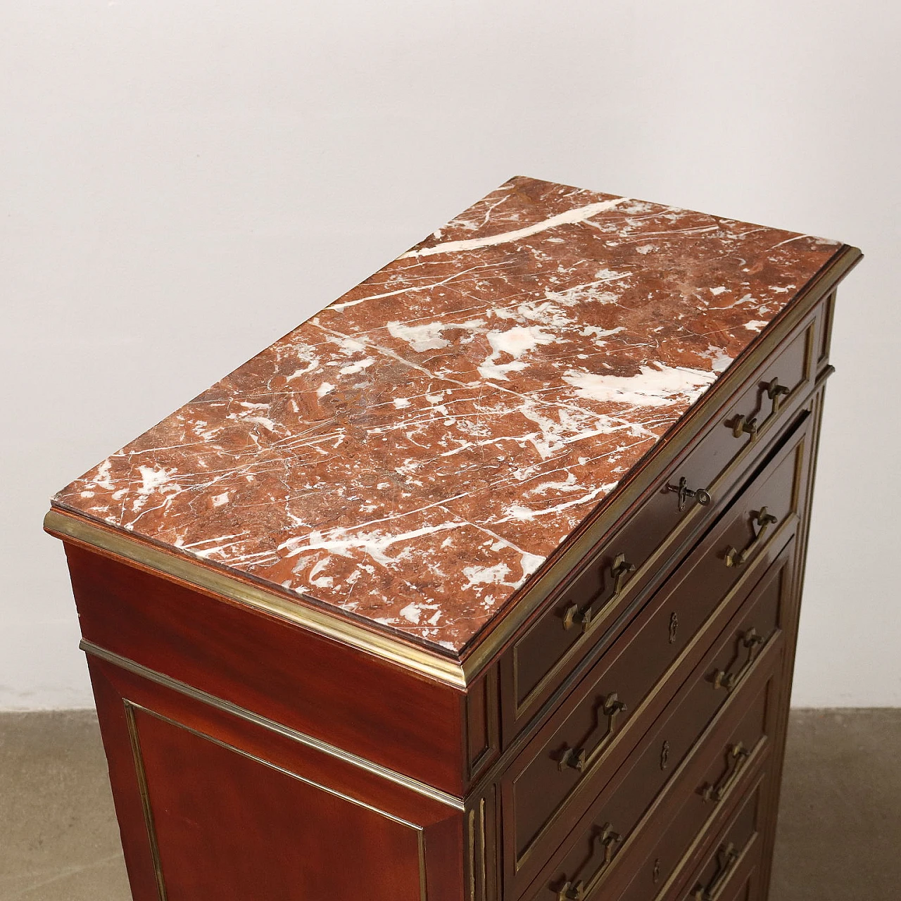 Mahogany dresser with marble top & gold plate profiling 8