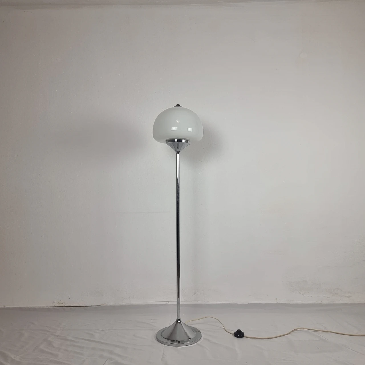Metal and glass floor lamp in the style of Reggiani, 1970s 5