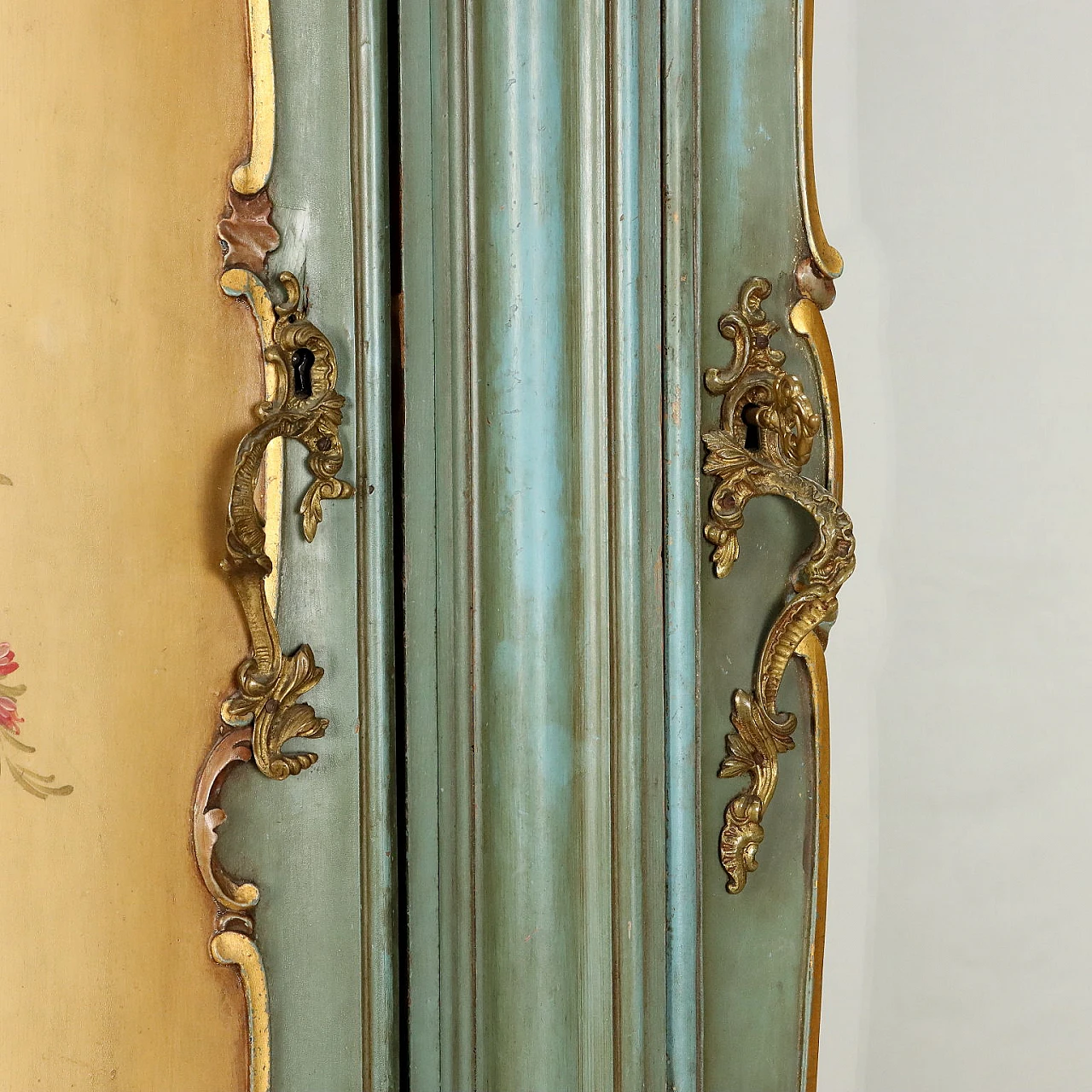 Armadio in legno laccato con un cassetto e un'anta a specchio 9