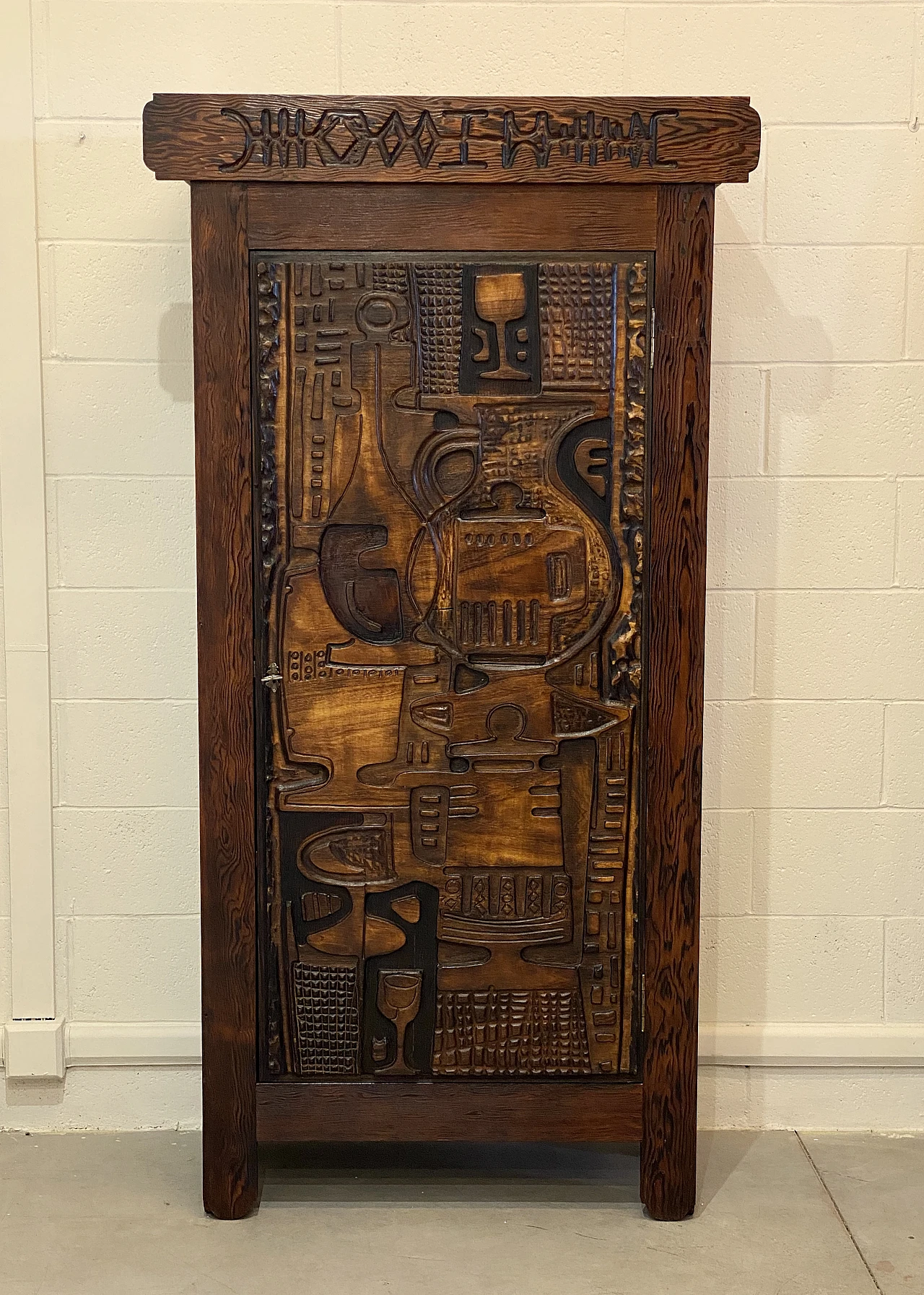 Pine wood bar cabinet carved in bas-relief by V. Cerrato, 1960s 14