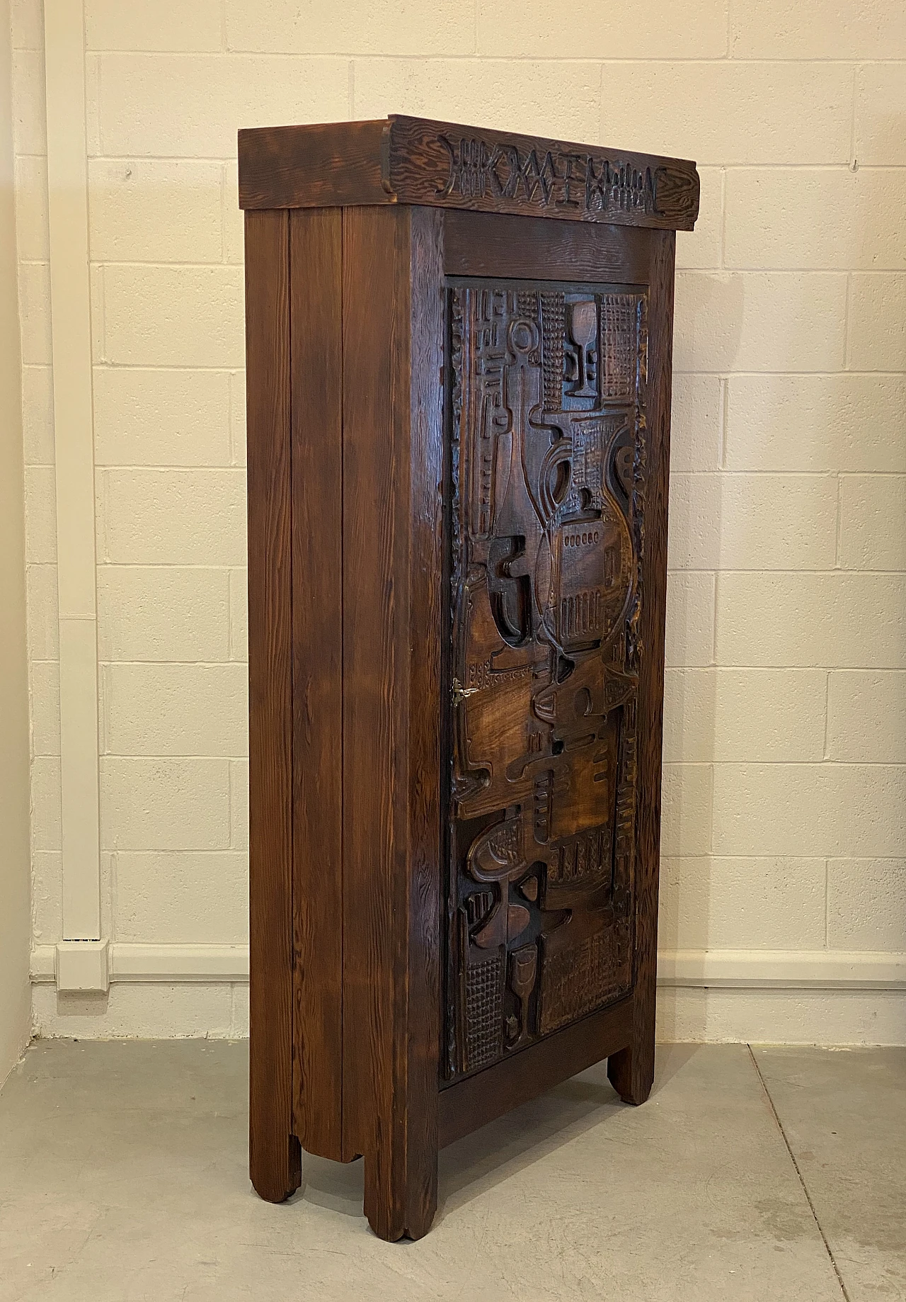 Pine wood bar cabinet carved in bas-relief by V. Cerrato, 1960s 16