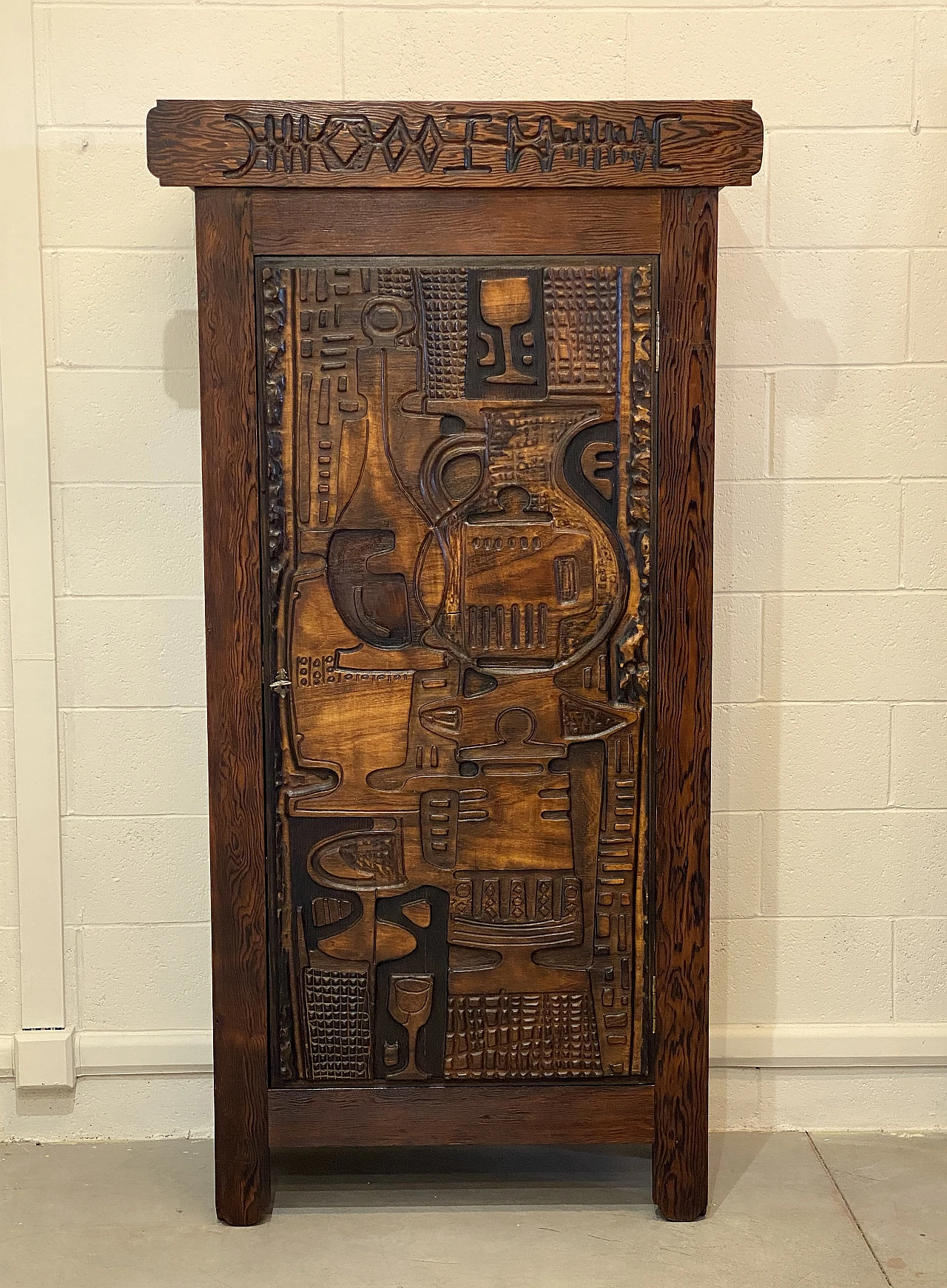 Pine wood bar cabinet carved in bas-relief by V. Cerrato, 1960s 17