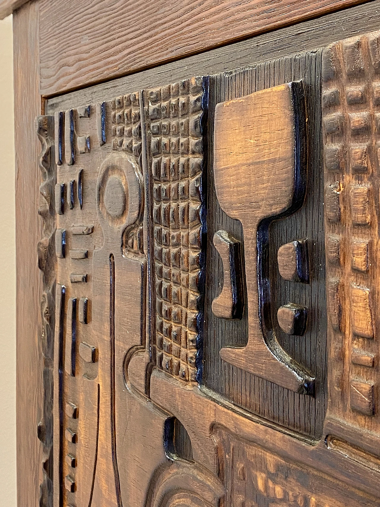 Pine wood bar cabinet carved in bas-relief by V. Cerrato, 1960s 20