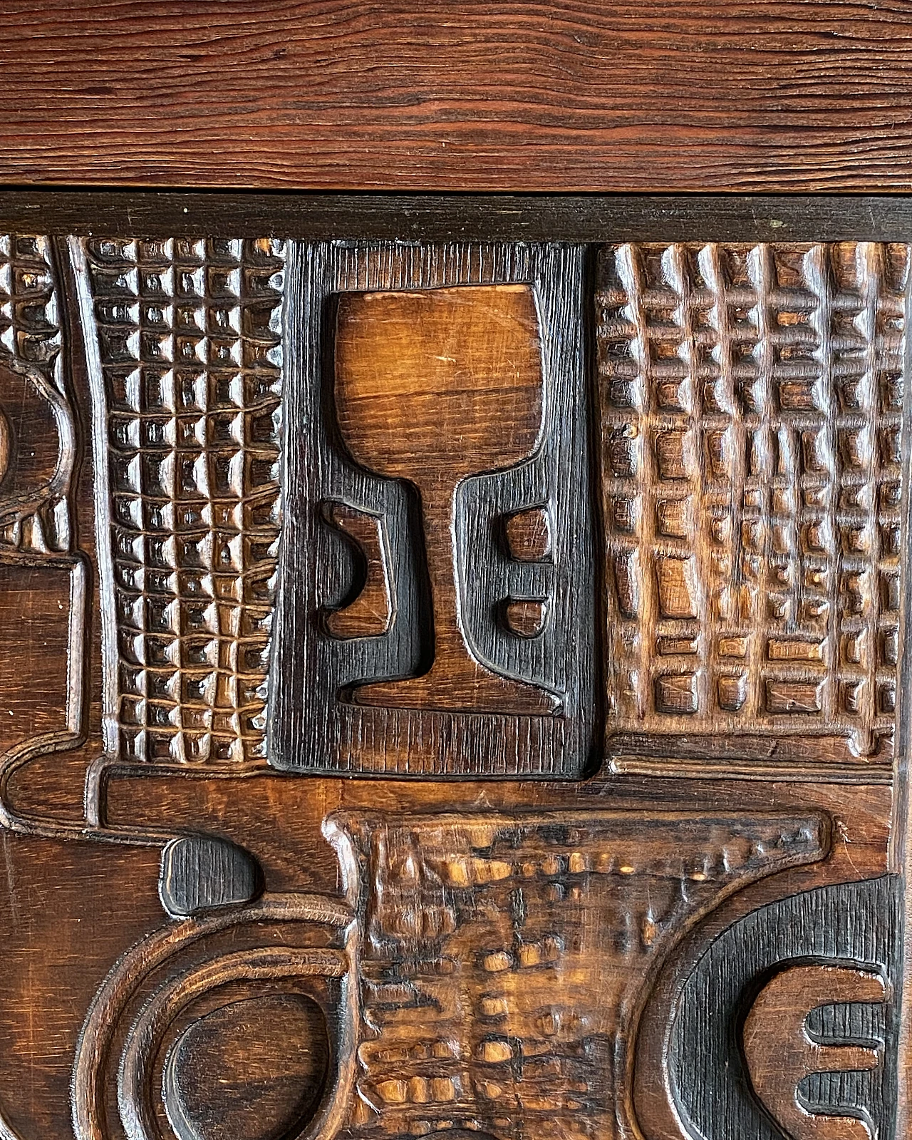 Pine wood bar cabinet carved in bas-relief by V. Cerrato, 1960s 24