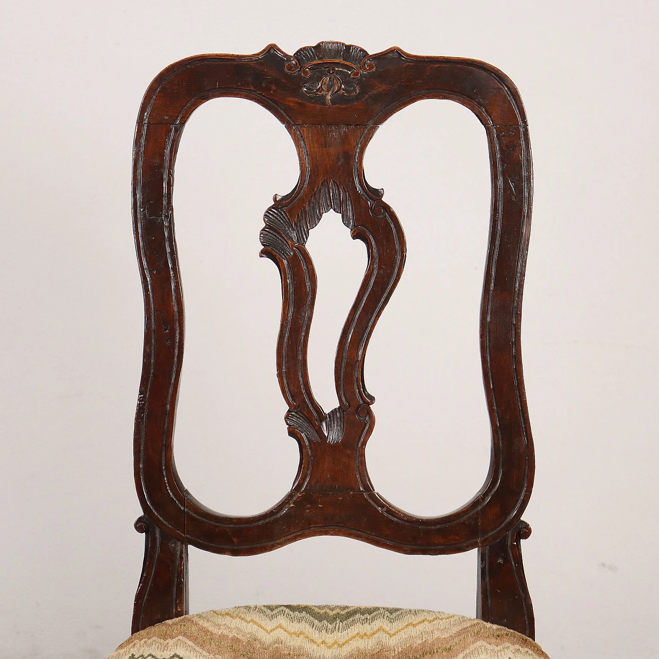 Pair of carved walnut chairs with padded seat, 18th century 3