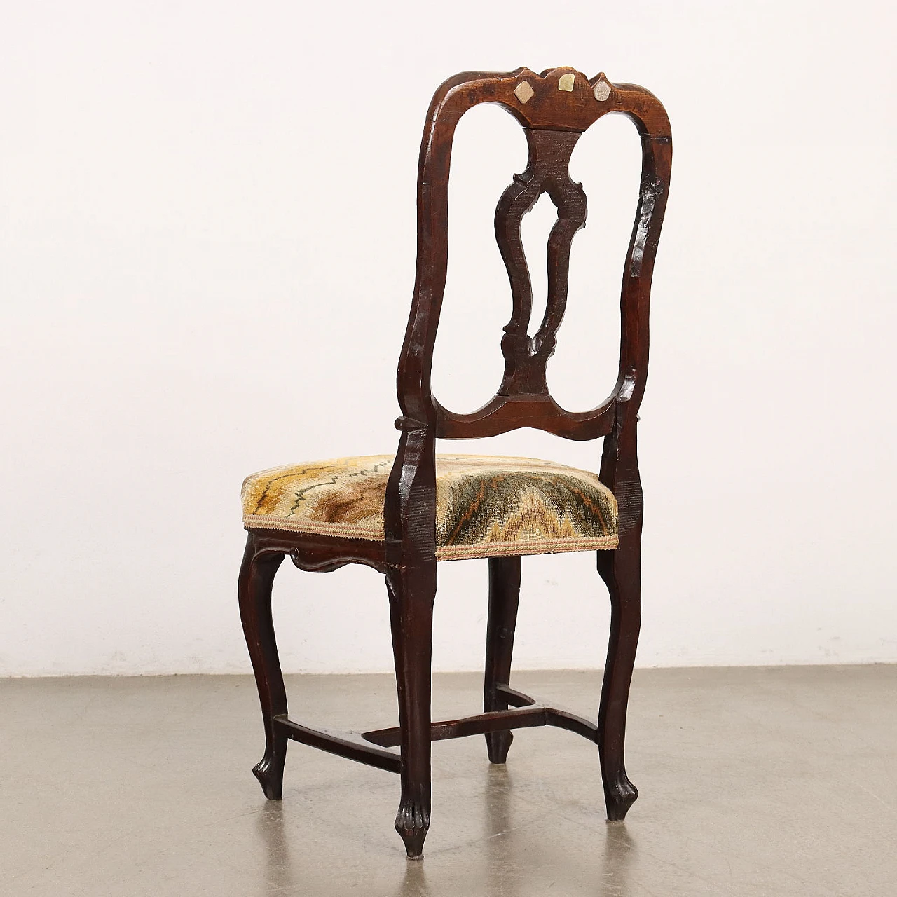 Pair of carved walnut chairs with padded seat, 18th century 7