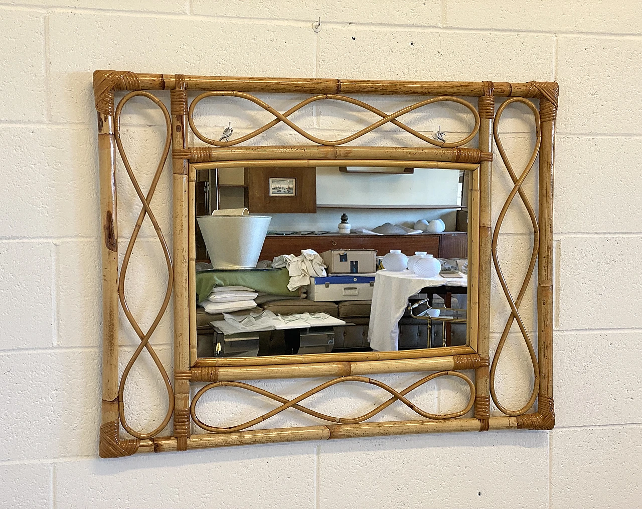Specchio rettangolare con cornice in bambù decorata, anni '70 4