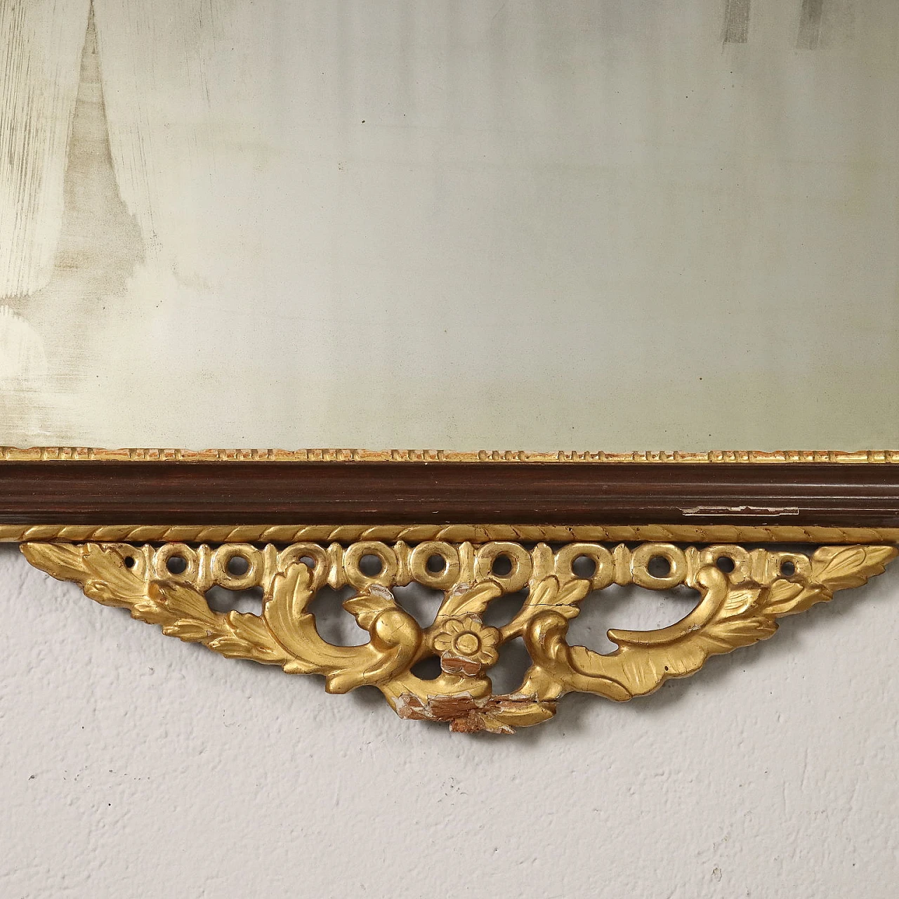 Wooden mirror with gilt leaf & floral carvings, 18th century 8