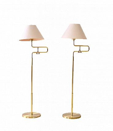 Coppia di lampade da terra scandinave in metallo dorato, anni '60