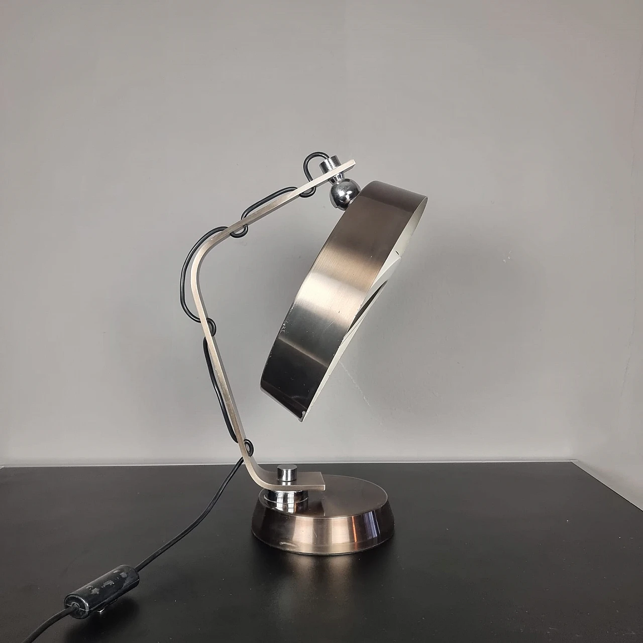 Table lamp in aluminum attributed to Arredoluce, 1970s 1