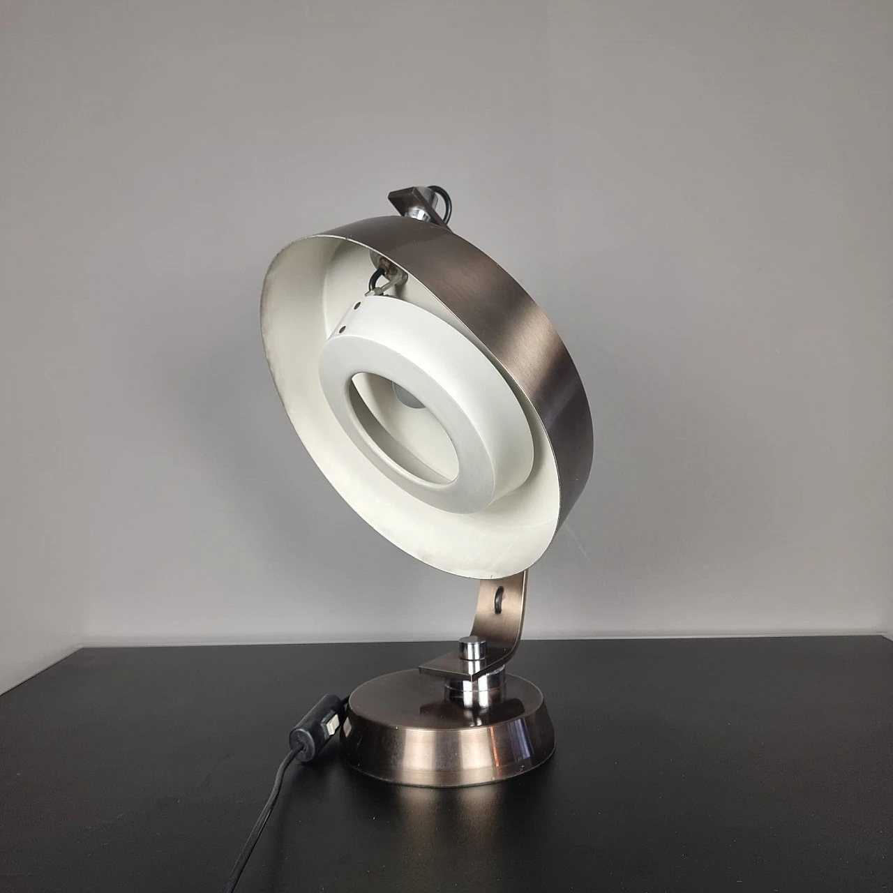 Table lamp in aluminum attributed to Arredoluce, 1970s 3