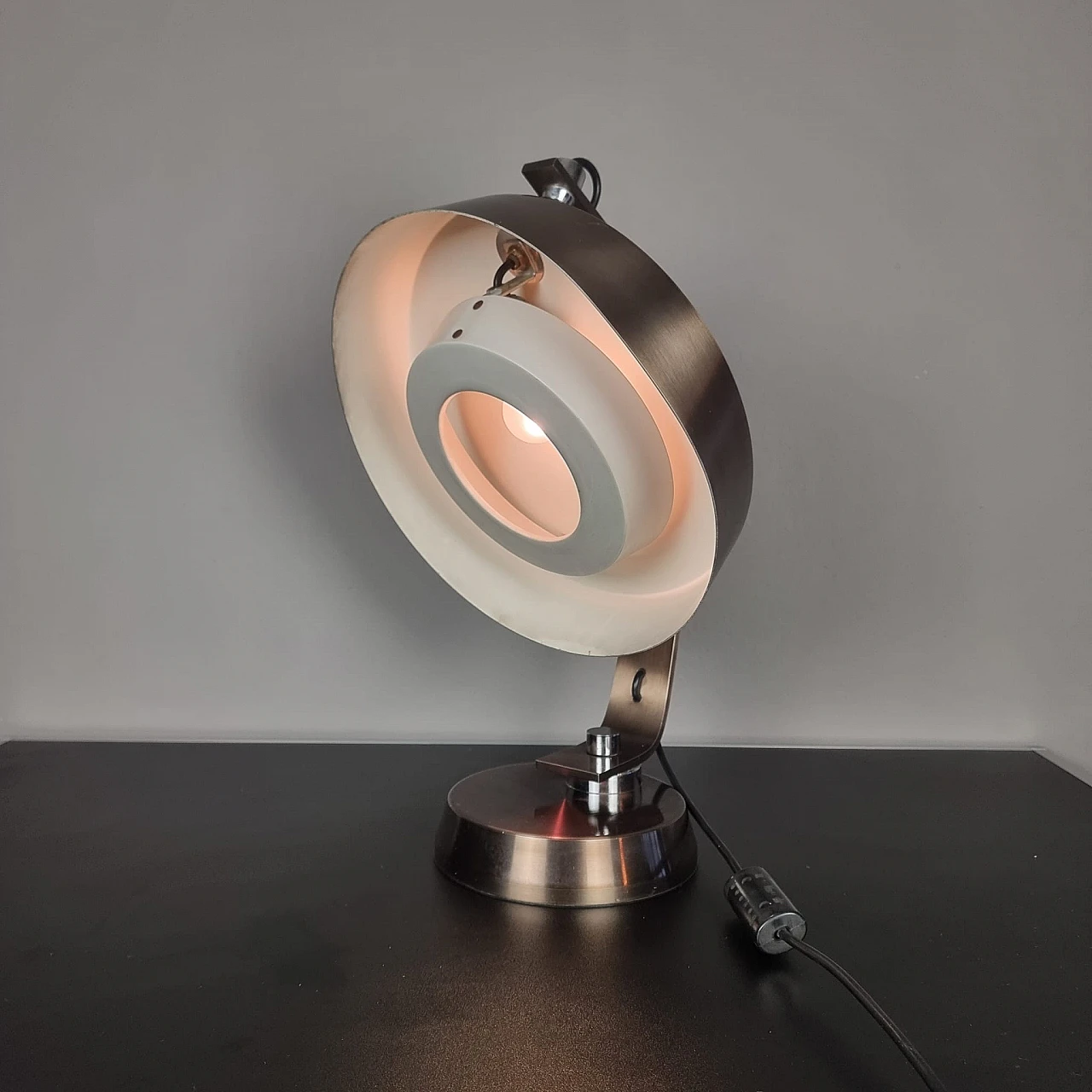 Table lamp in aluminum attributed to Arredoluce, 1970s 5