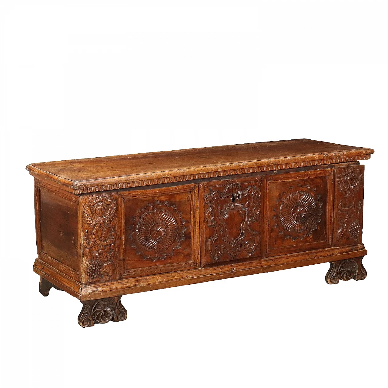 Carved walnut chest with double shelf feet, 18th century 1