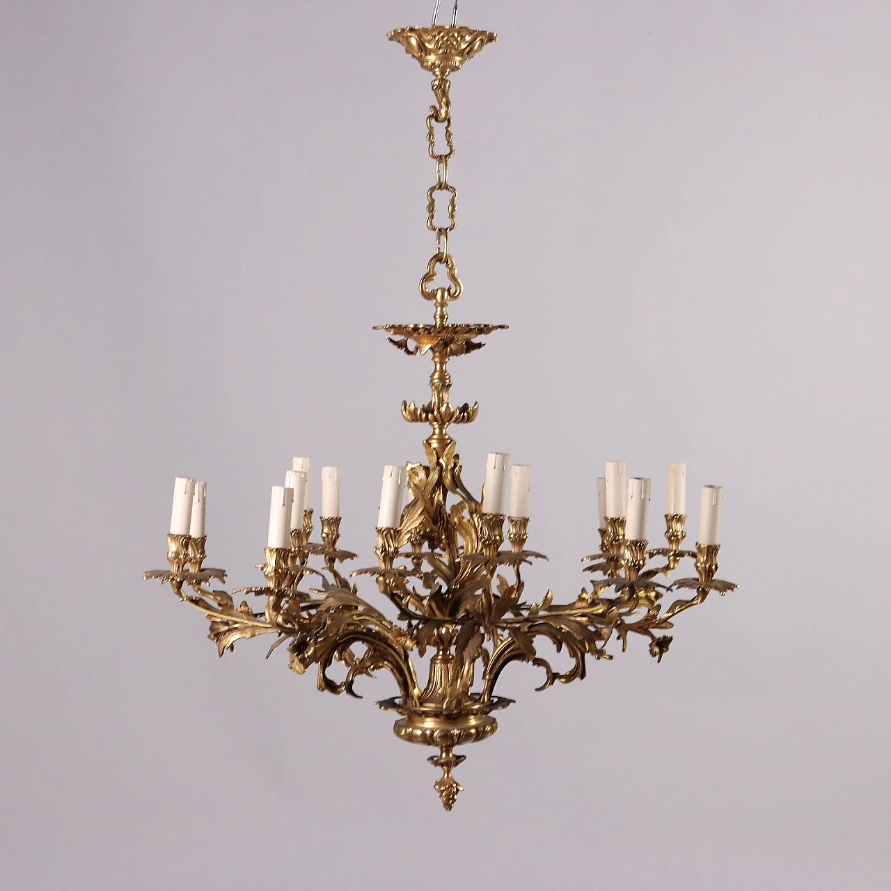 Gilded bronze 15-light chandelier with leaf elements 1