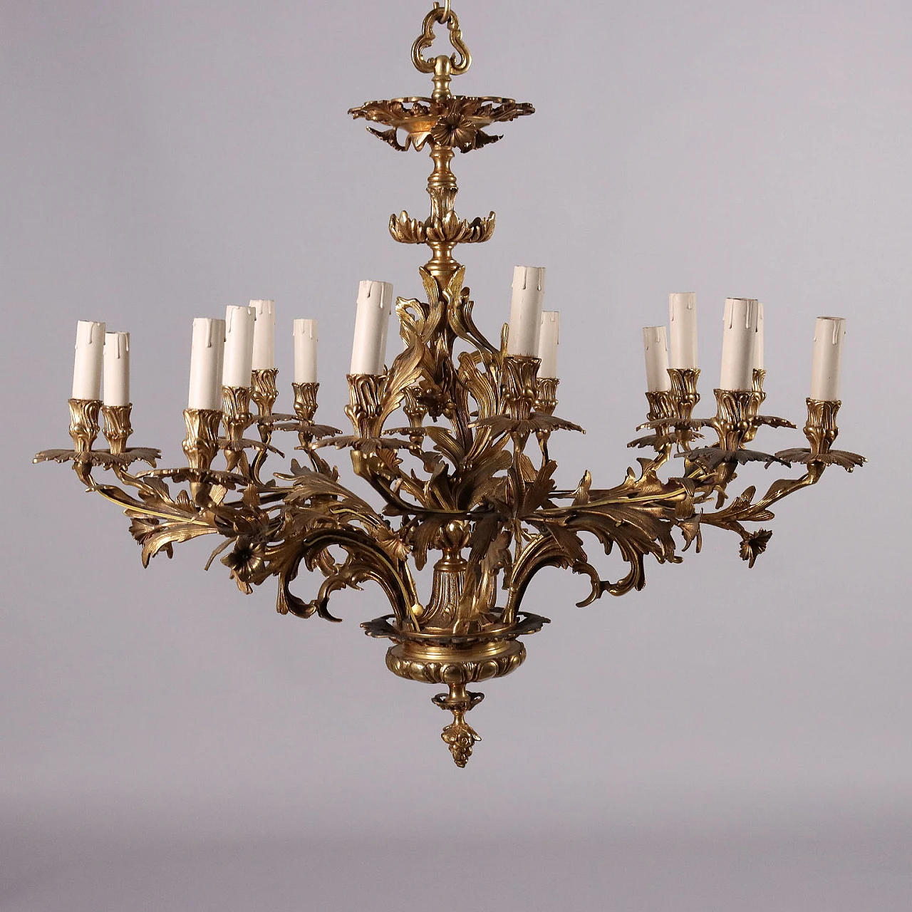 Gilded bronze 15-light chandelier with leaf elements 3