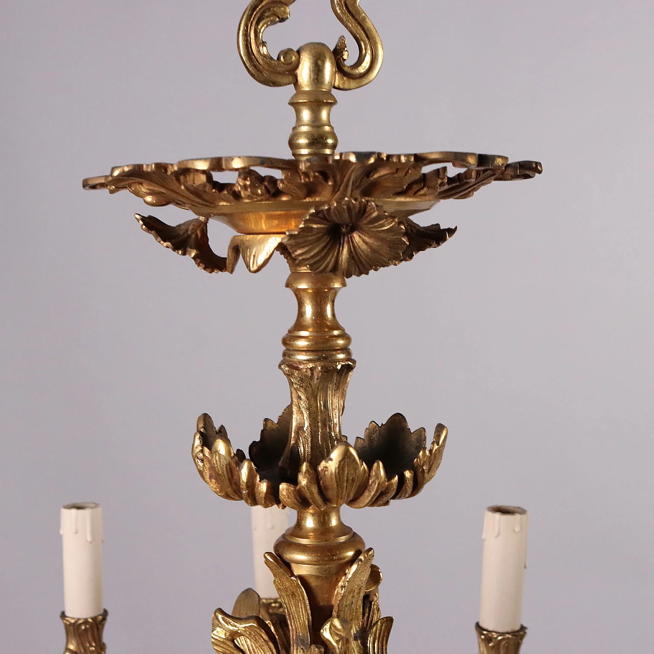 Gilded bronze 15-light chandelier with leaf elements 5