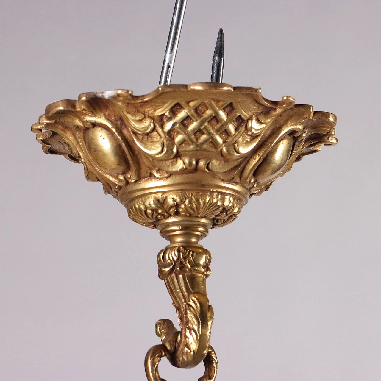 Gilded bronze 15-light chandelier with leaf elements 6